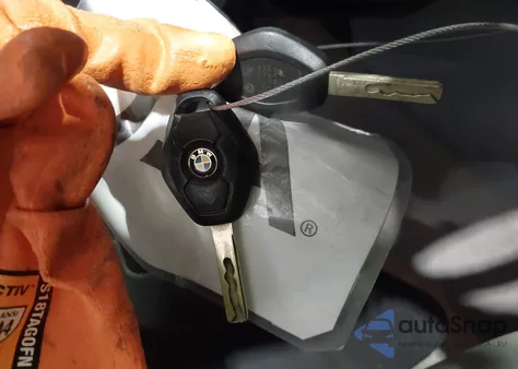 2005 BMW 325 Xi from USA, damaged, VIN WBAEU33485PR19749